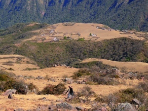 Sur la route entre Alto Calilegua (dans le fond de l'image) et Cerro Amarillo